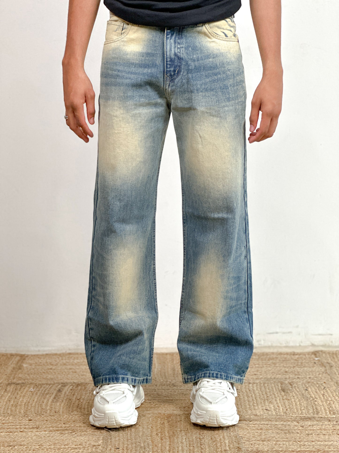LOOSE FIT JEANS