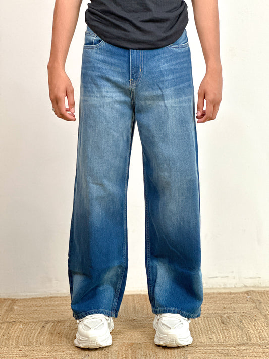 LOOSE FIT JEANS